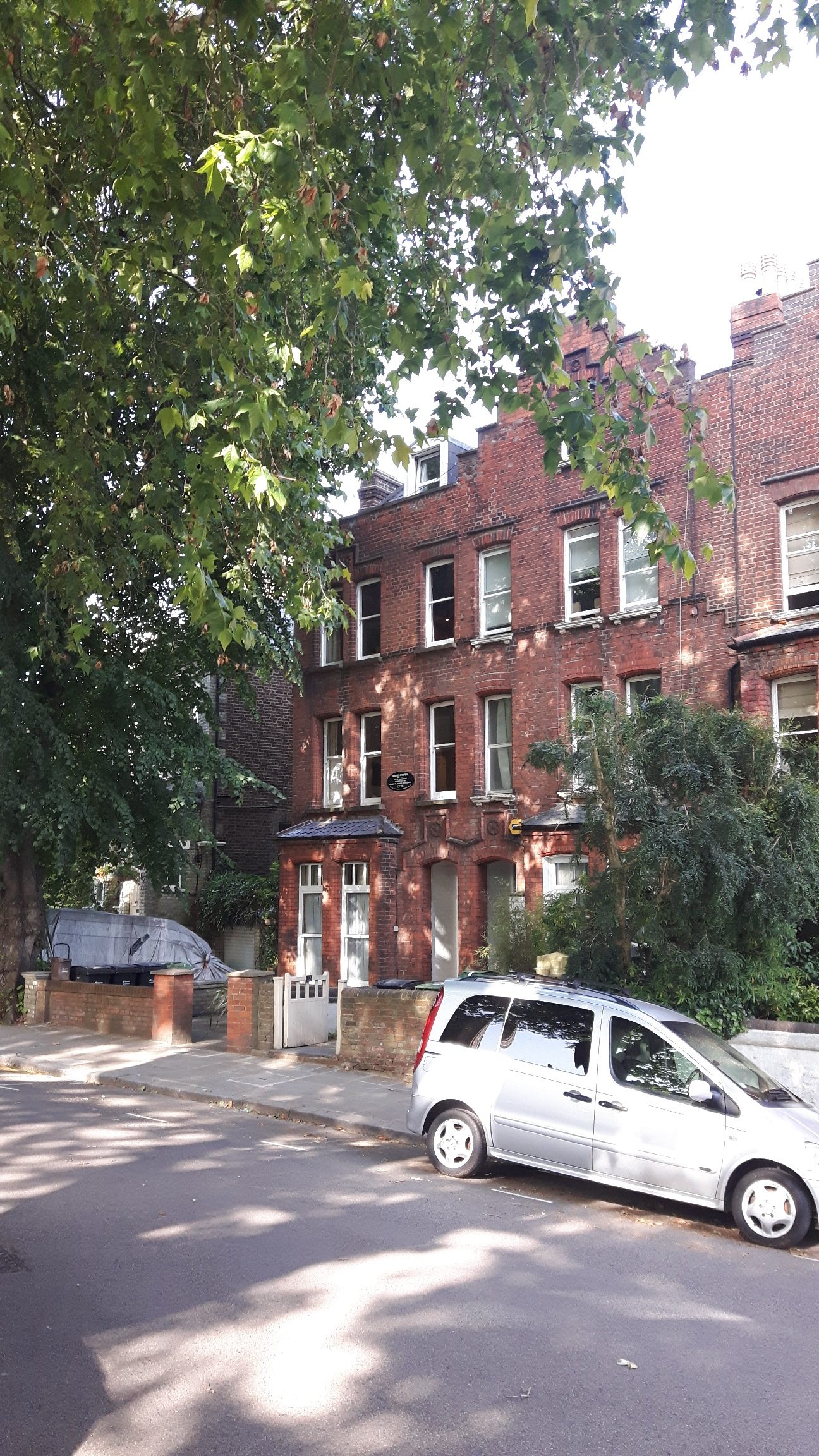 Marie Stopes' home, Hampstead, London - 01.jpg